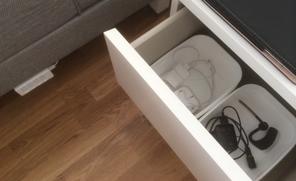 Ordning & reda på laddare och tillbehör.