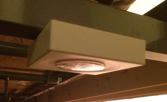 Provmonterad med häftmassa