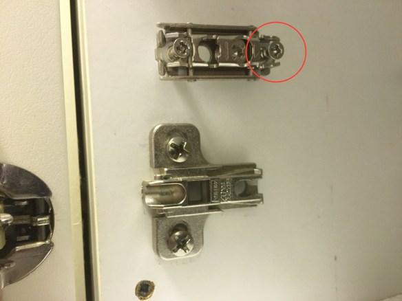 Hmm där finns det inget skruvhål...